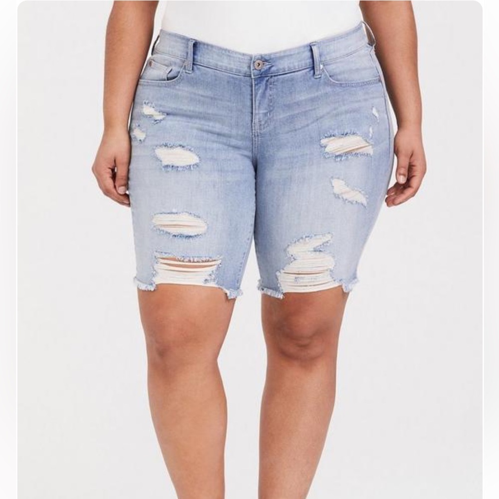 Torrid Boyfriend Bermuda Short Vintage Stretch Light Wash Cutoffs size 14